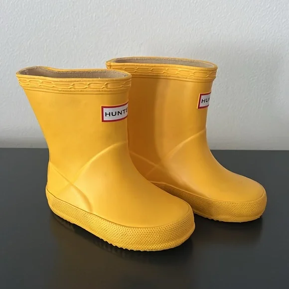 Yellow Hunter boots kids size 4 - Picture 3 of 4